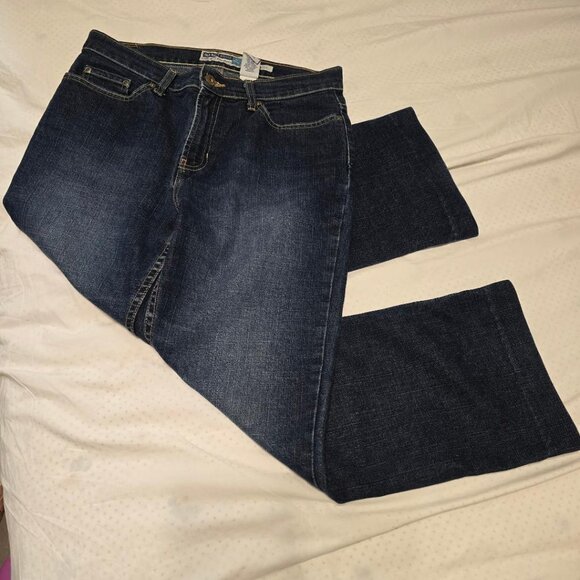 Old Navy Women’s Mid-Rise Boot-Cut Jean Size 10 Tall - Picture 1 of 11